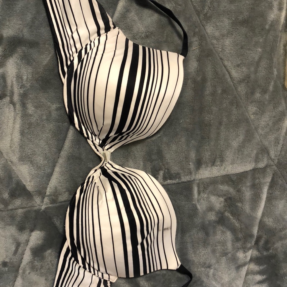 Victoria’s Secret Fabulous bra! *slightly flawed*